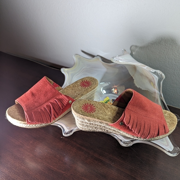 UGG Red Suede Wedge open toe Size 5 - Picture 3 of 10